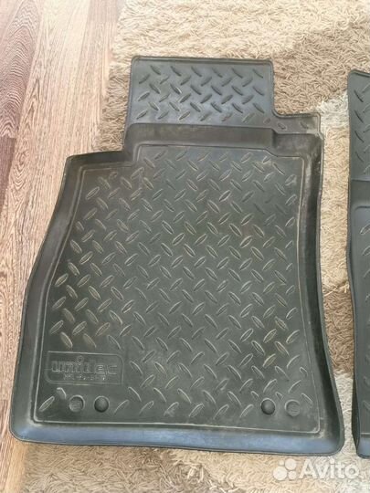 Автомобильные коврики резиновые