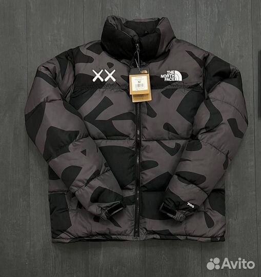 Пуховик the North face x kaws