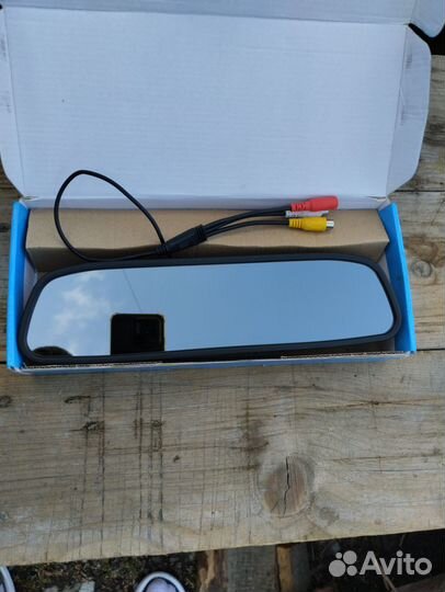 Зеркало заднего вида с монитором для камеры