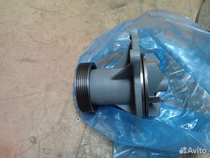 Продам насос водяной камаз 740 Евро3