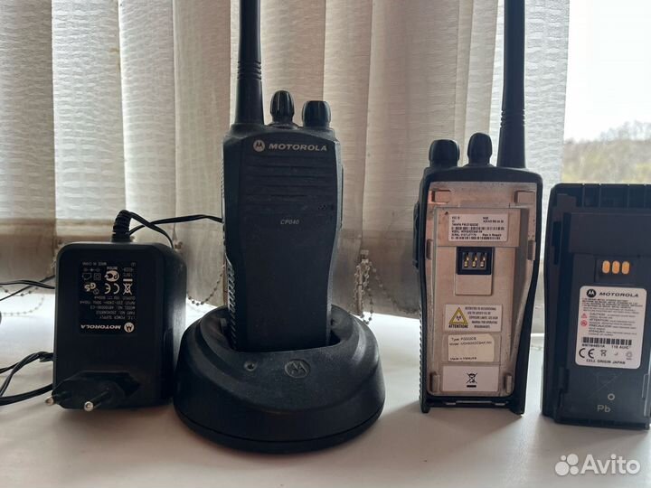 Продам переносную морскую радиостанцию Motorola CP