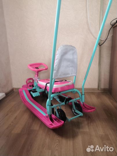 Снегокат детский с ручкой и выдвижными колесами
