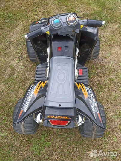 Детский квадроцикл на аккумуляторе