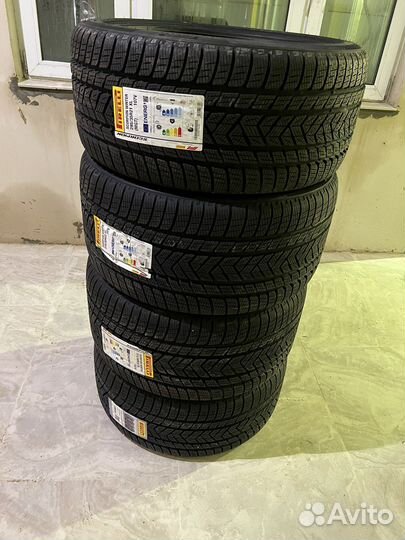 Pirelli Scorpion Winter 295/35 R21 и 315/30 R22