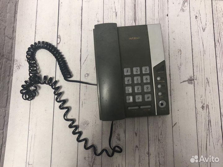 Телефон проводной