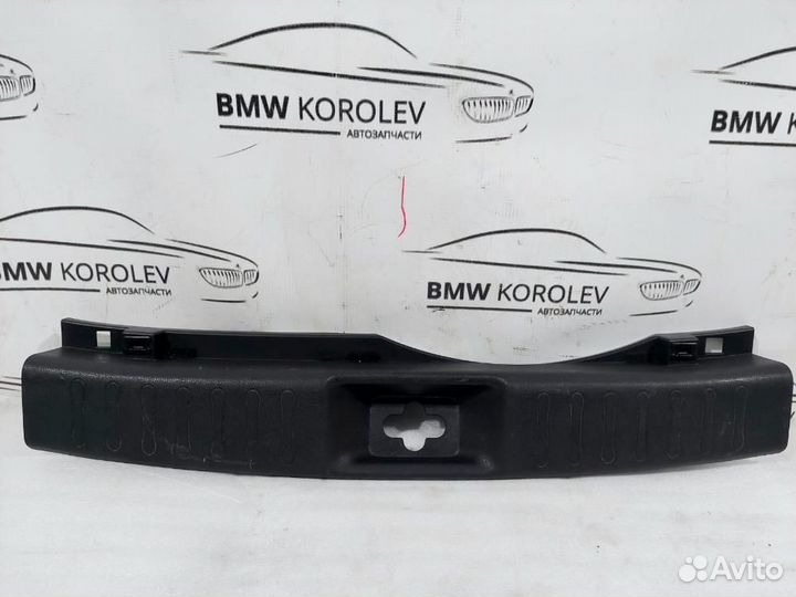 Обшивка багажника на заднюю панель Juke (F15) 2011