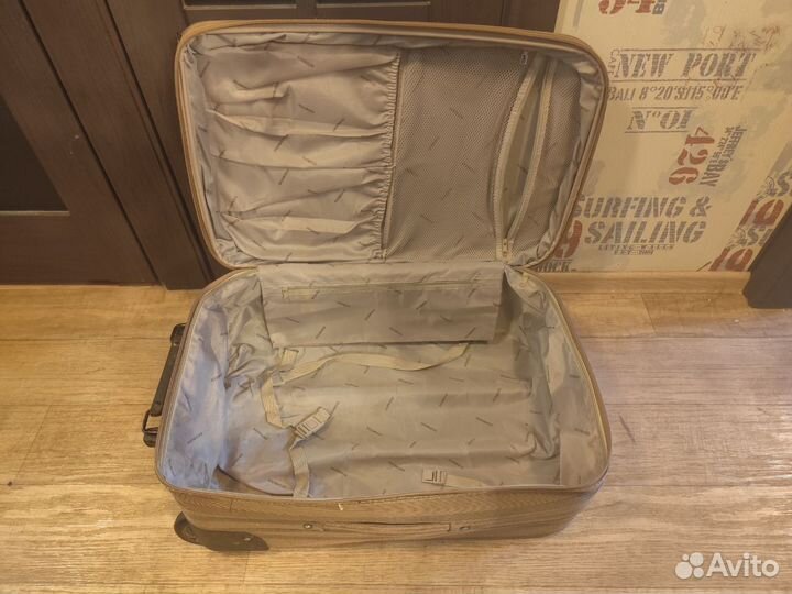 Чемодан на колесах большой б/у