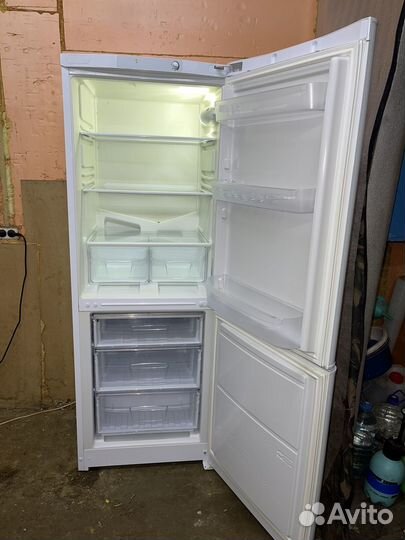 Холодильник Indesit, немного б/у