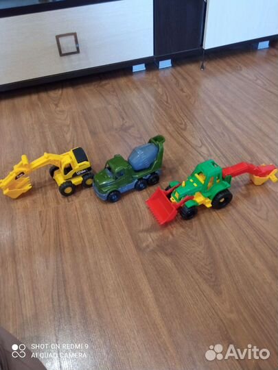 Трактор игрушки