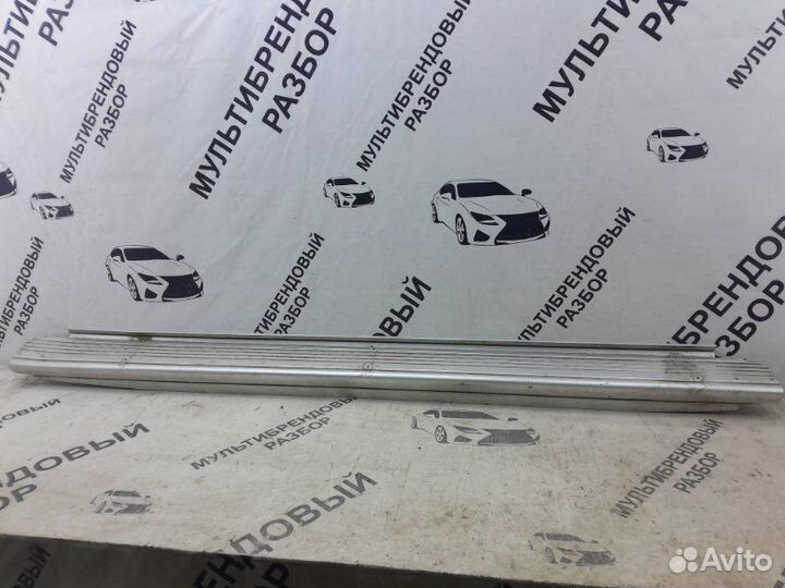 Подножка правая Toyota Hilux 7