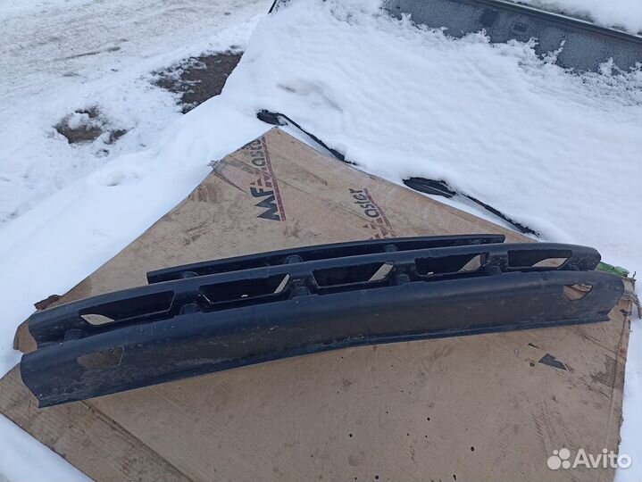 Усилитель переднего бампера Приора