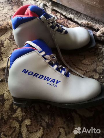 Лыжные ботинки