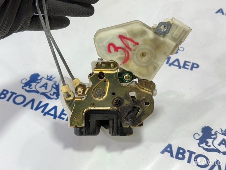 Замок двери задний левый Nissan Primera P12 QG18DE