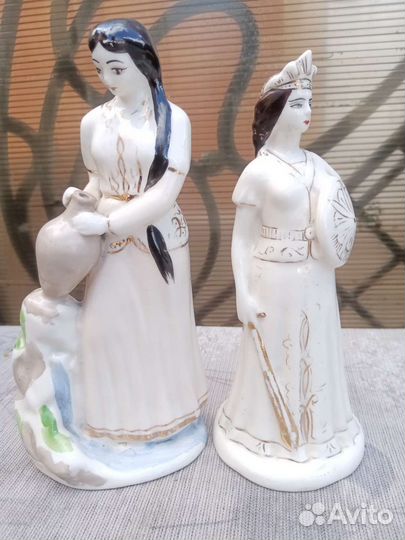 Статуэтка фарфоровая (Девушка с кувшином)