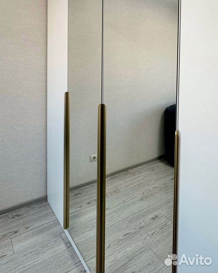 Шкаф встроенный распашной