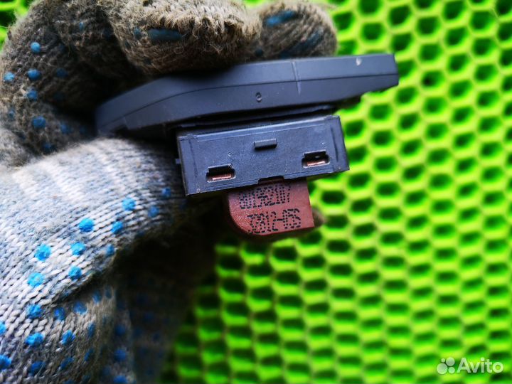 Кнопка центрального замка на Audi Q3 2012-2018