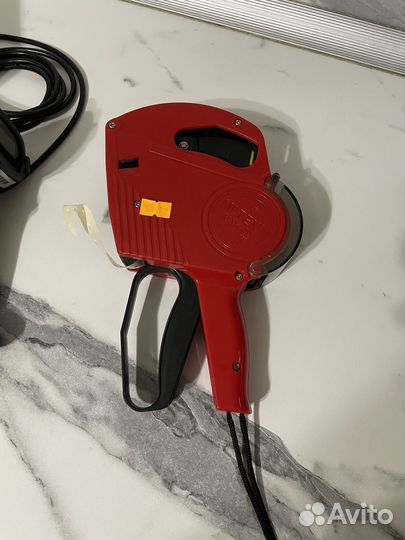 Этикет пистолет