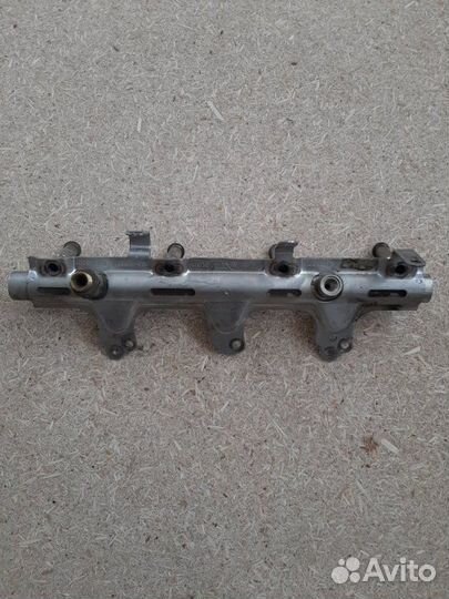 Рейка топливная (рампа) Volkswagen Passat B7 CCZ