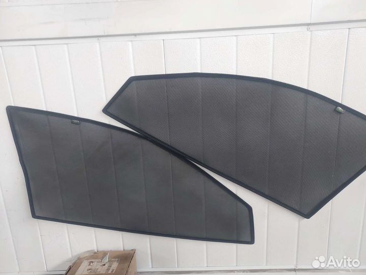 Передние шторки на тойоту короллу 120кузов