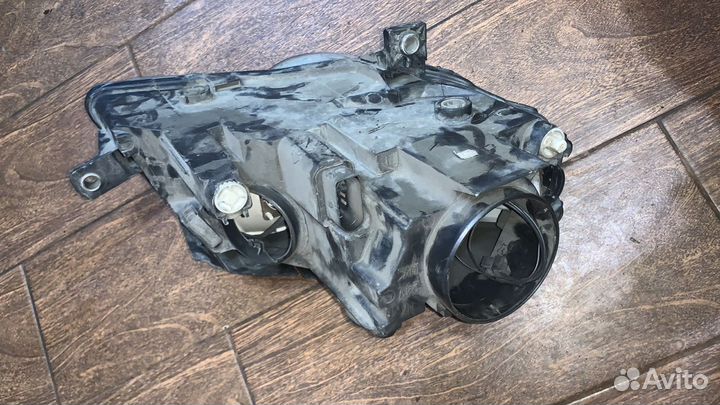 Фара левая Volkswagen Passat B6