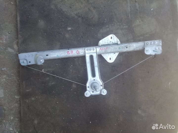 Стеклоподьемник передний правый Рено логан 1