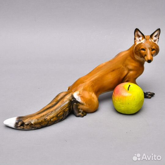 Фарфоровая статуэтка