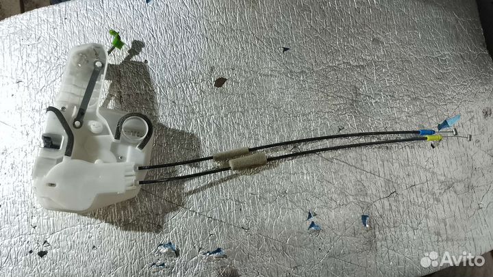 Замок левой двери на Оутлендер 3 2014 года