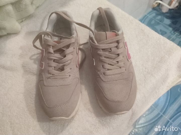 Кроссовки женские