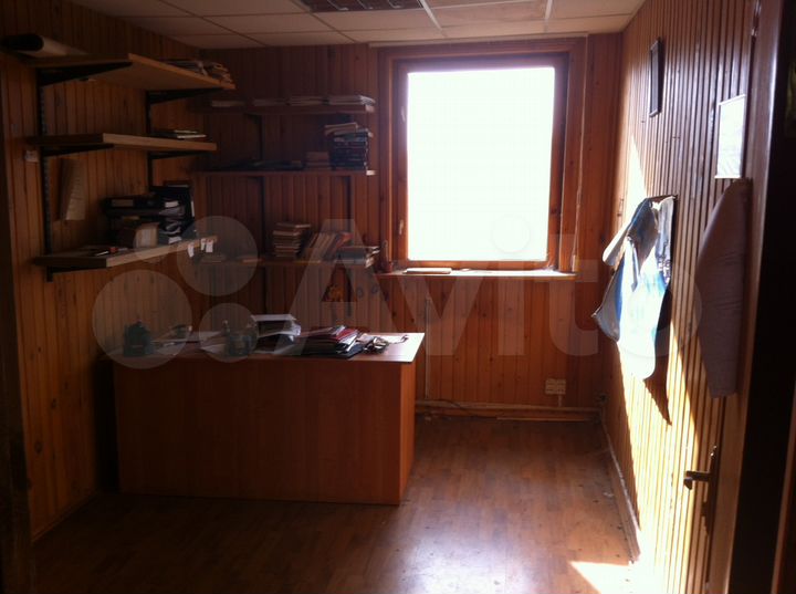 Машиноместо, > 30 м²