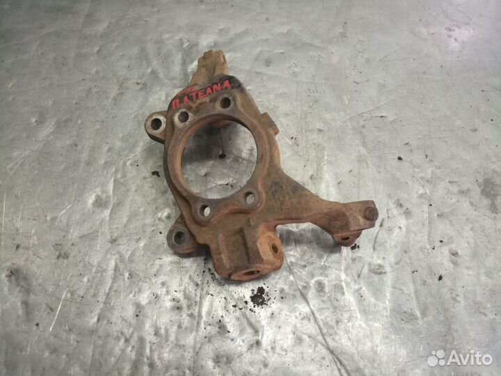 Поворотный кулак передний левый Nissan Teana J32