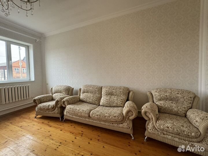 Диван и два кресла