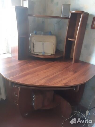 Компьютерный стол