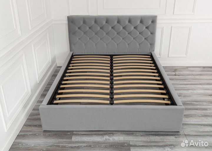 Кровать с матрасом