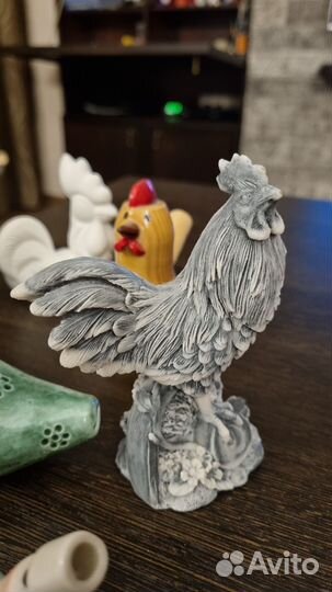 Коллекция статуэток петушков