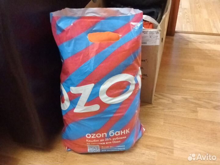 Отдаю большой пакет женских вещей