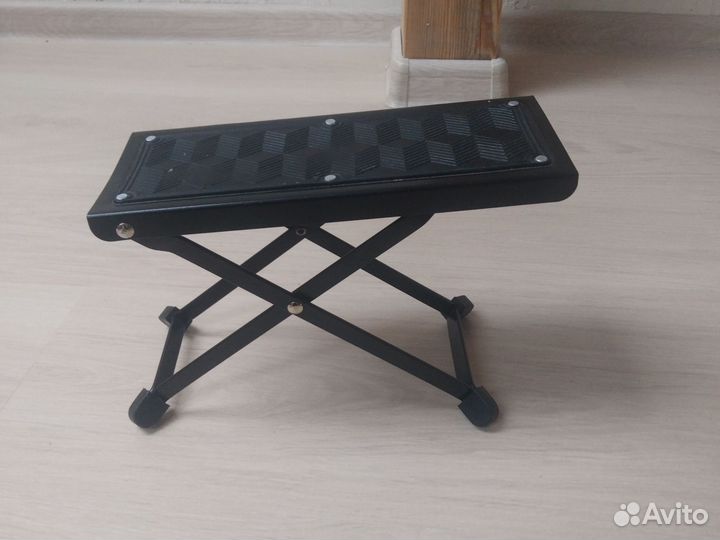 Подставка под ногу гитариста