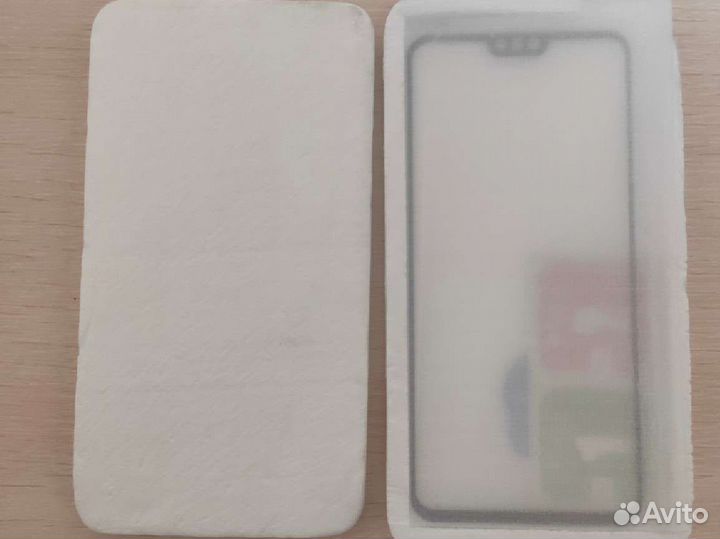 Защитное стекло на Honor 8x