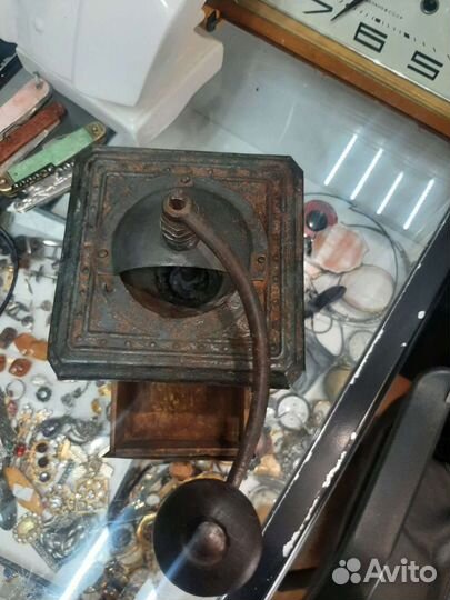Кофемолка старинная