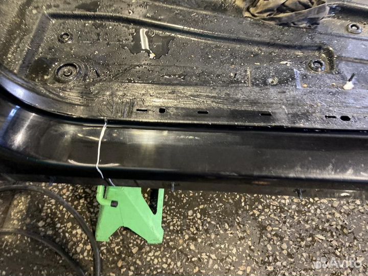 Стойка центральная левая Porsche Cayenne 958