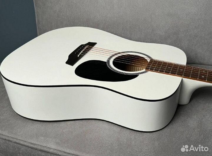 Акустическая гитара