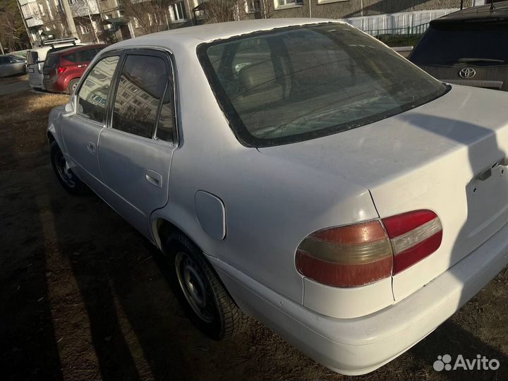 Toyota Corolla 1.5 МТ, 1998, битый, 350 000 км