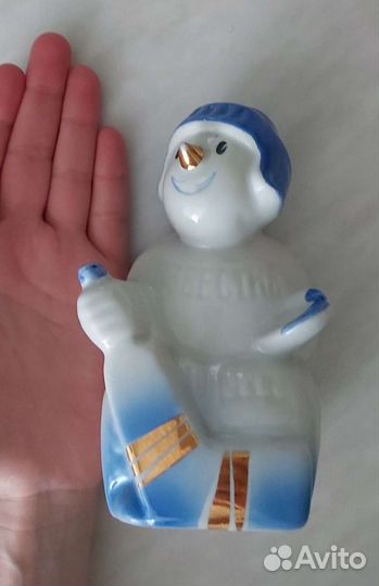 Статуэтка Хоккеист Известия 82год Дулево