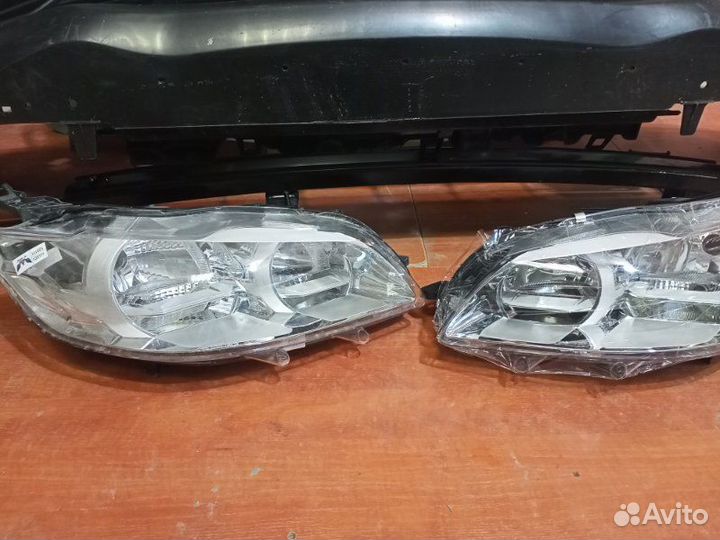 Передняя часть Peugeot 301