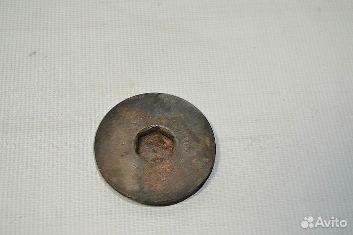 Крышка шкворня поворотного кулака, переднего моста
