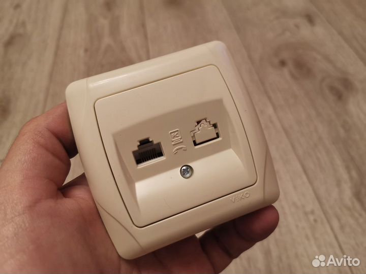 Розетка настенная