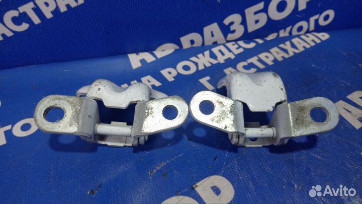 Петля двери Hyundai Solaris 1 седан 2012