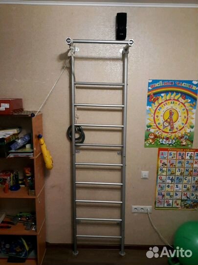 Турник (шведская стенка)