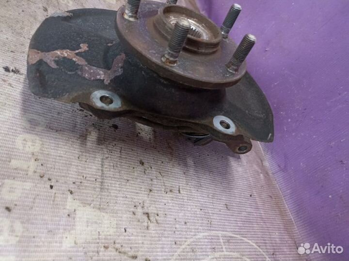 Кулак поворотный передний правый Mitsubishi