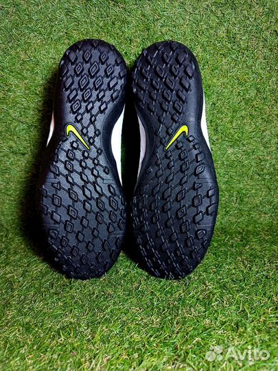 Сороконожки Nike hypervenom