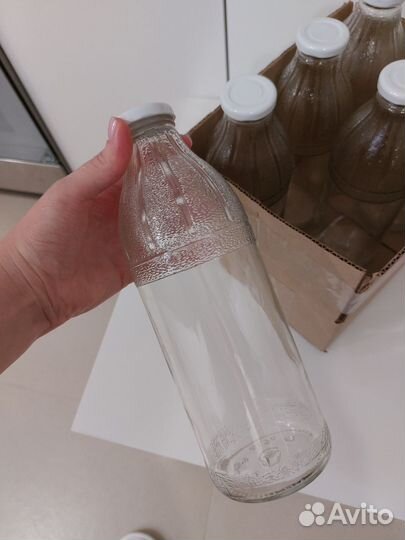 Бутылки стеклянные с винтовыми крышками от молока